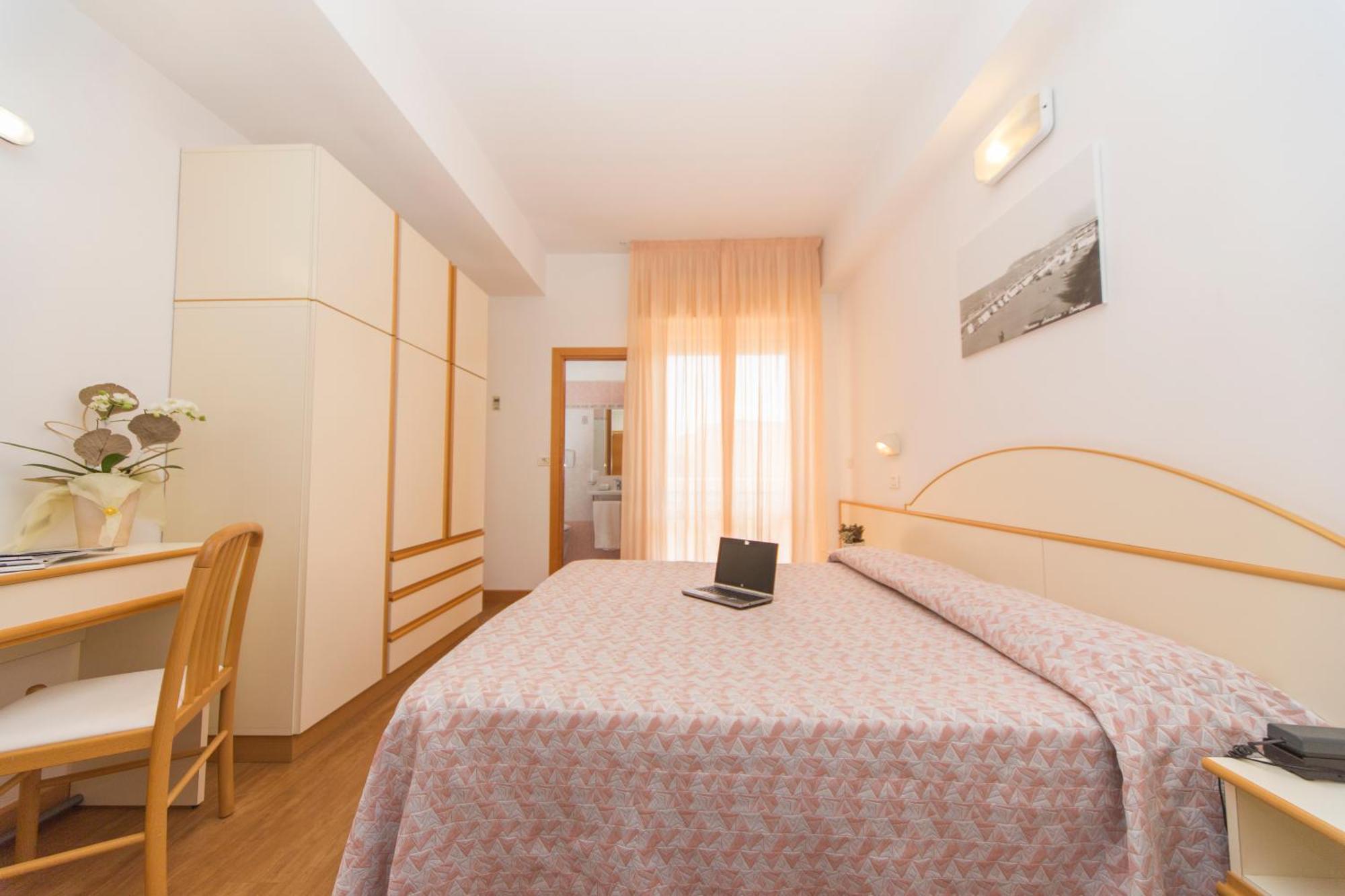 Hotel Silvia Misano Adriatico Cameră foto